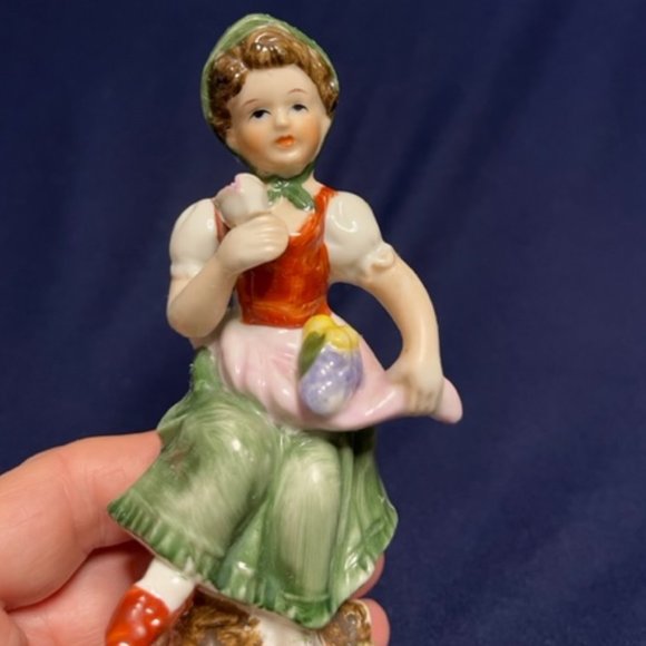 VTG Country Girl w/Apron Flowers Figurine Statue Porcelain Hand Painted 5.25" - Picture 10 of 13